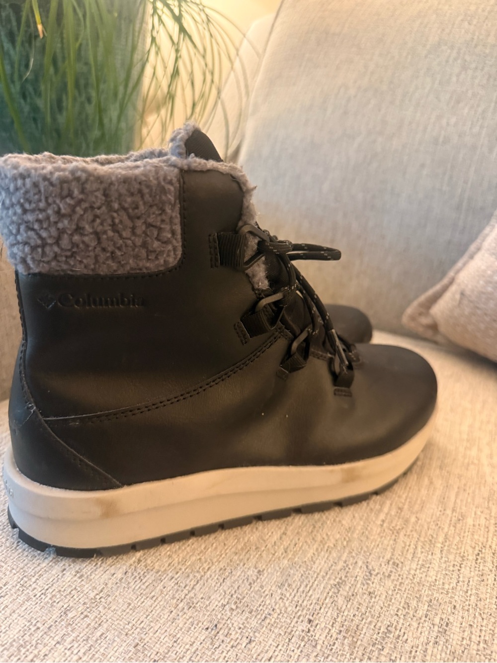 Columbia Black Winter Lace-Up Boot with Gray Shearling Collar